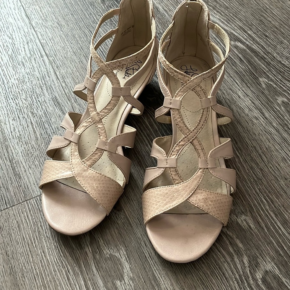 Sandals Lifestride brand size 11